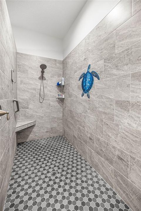 En Venta: $699,000 (4 camas, 3 baños, 3390 Pies cuadrados)