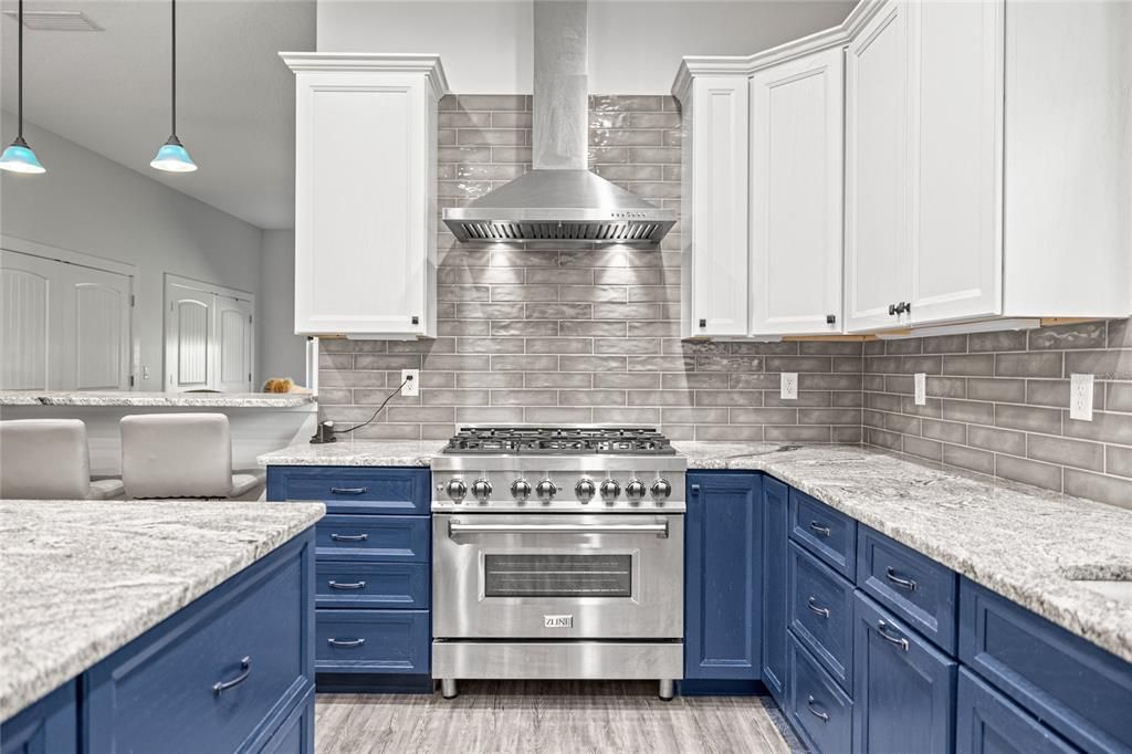 En Venta: $699,000 (4 camas, 3 baños, 3390 Pies cuadrados)