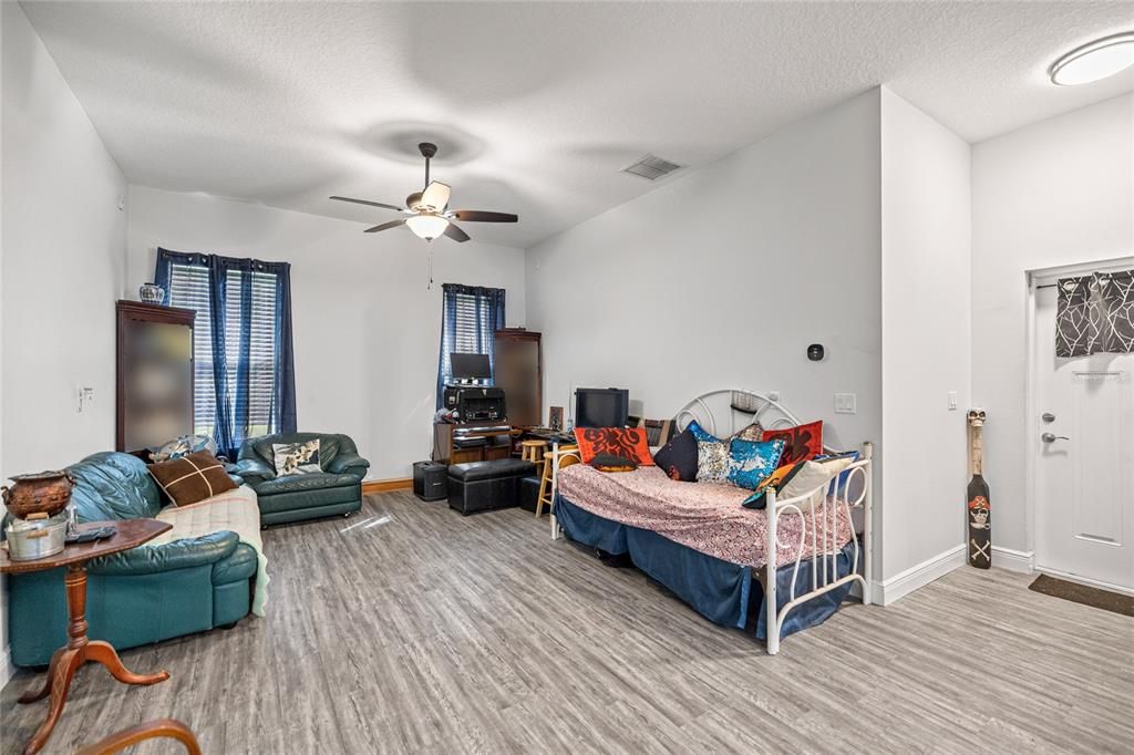 En Venta: $699,000 (4 camas, 3 baños, 3390 Pies cuadrados)