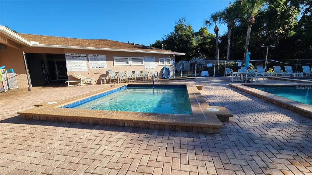 Active With Contract: $125,000 (2 beds, 1 baths, 835 Square Feet)