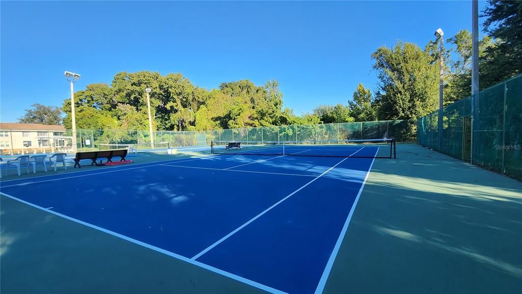 Active With Contract: $125,000 (2 beds, 1 baths, 835 Square Feet)