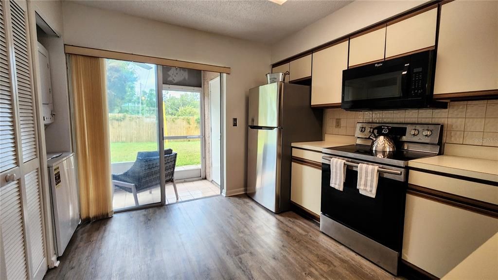 Active With Contract: $125,000 (2 beds, 1 baths, 835 Square Feet)