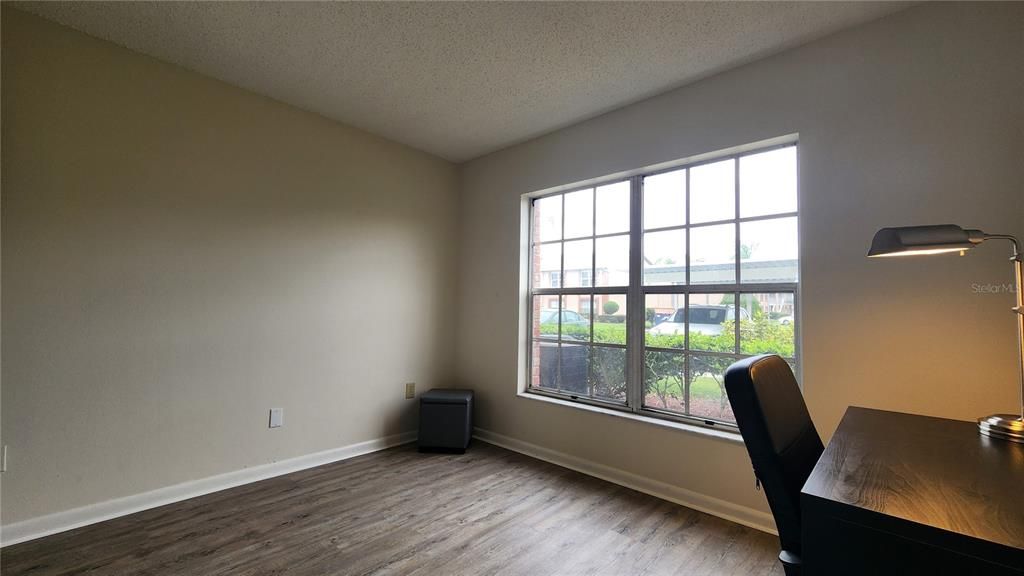 Active With Contract: $125,000 (2 beds, 1 baths, 835 Square Feet)