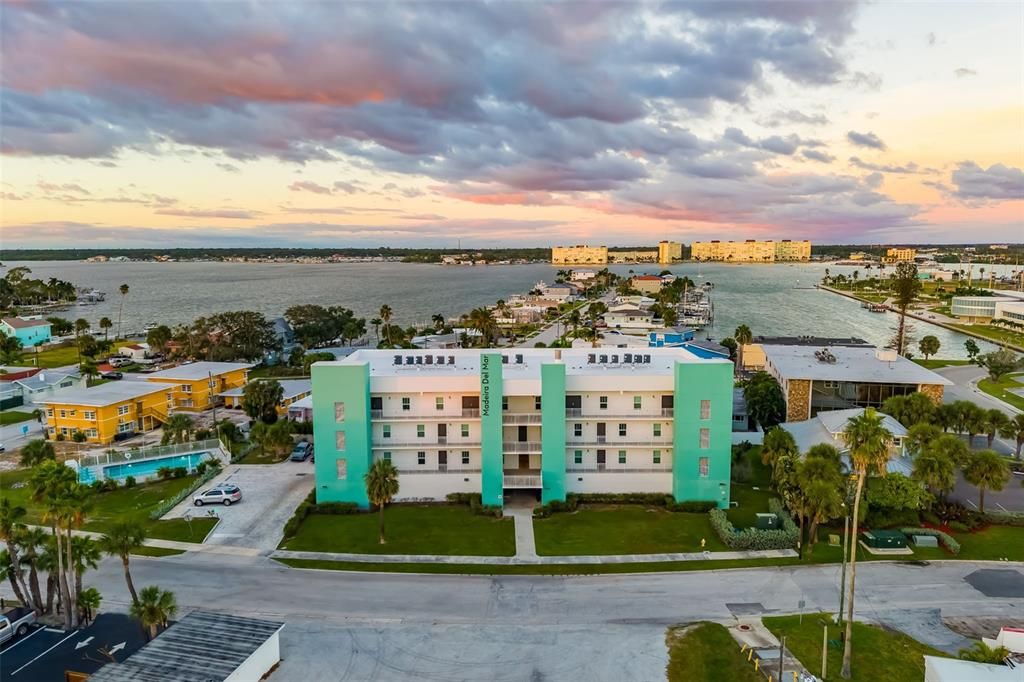 For Sale: $750,000 (3 beds, 3 baths, 1440 Square Feet)