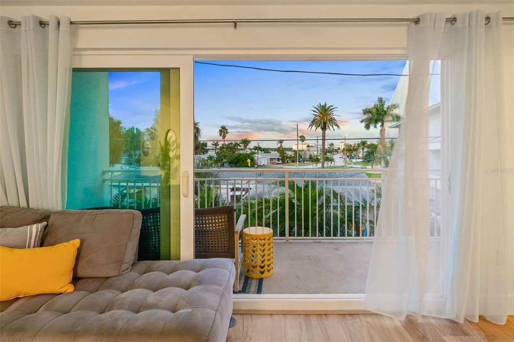 For Sale: $750,000 (3 beds, 3 baths, 1440 Square Feet)