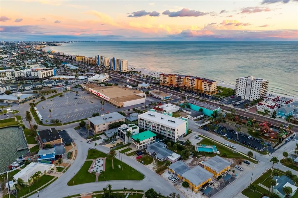 For Sale: $750,000 (3 beds, 3 baths, 1440 Square Feet)