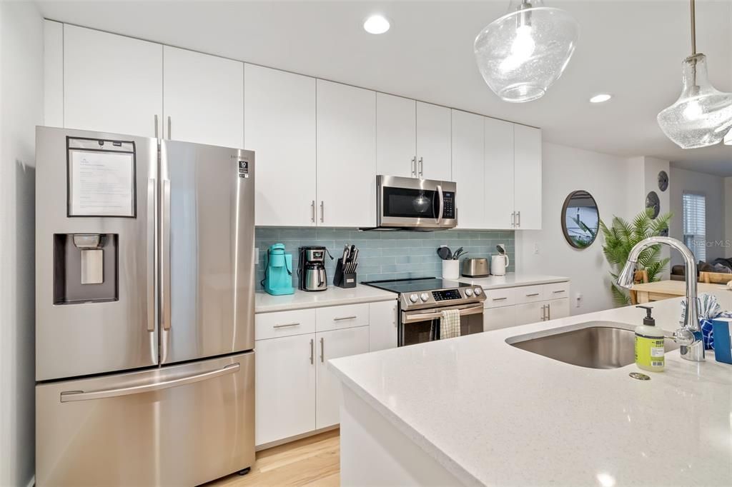 For Sale: $750,000 (3 beds, 3 baths, 1440 Square Feet)