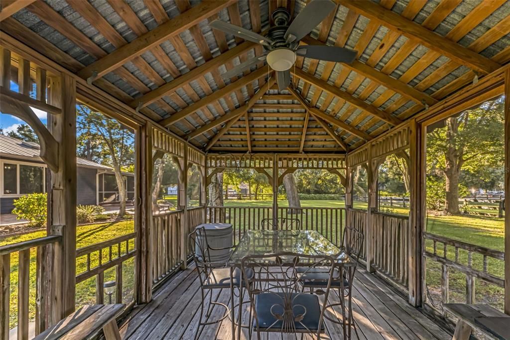 En Venta: $639,000 (3 camas, 2 baños, 2439 Pies cuadrados)