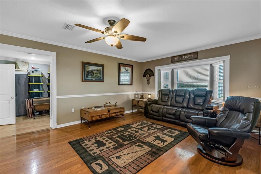 En Venta: $639,000 (3 camas, 2 baños, 2439 Pies cuadrados)