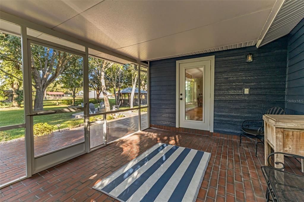 En Venta: $639,000 (3 camas, 2 baños, 2439 Pies cuadrados)