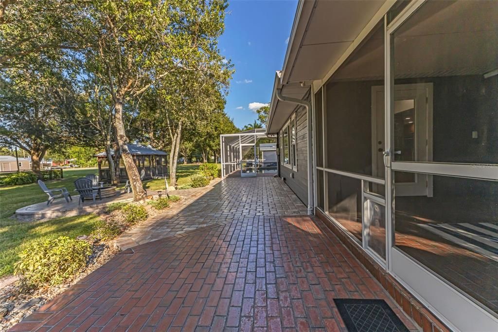 En Venta: $639,000 (3 camas, 2 baños, 2439 Pies cuadrados)