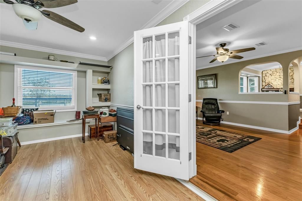 En Venta: $639,000 (3 camas, 2 baños, 2439 Pies cuadrados)