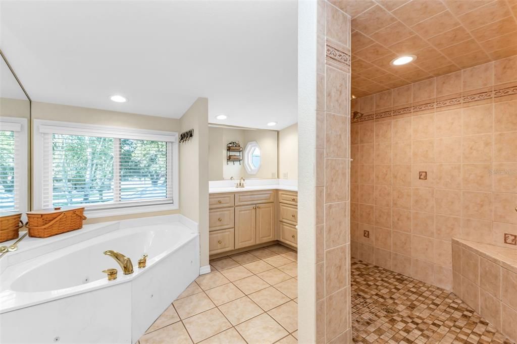 En Venta: $639,000 (3 camas, 2 baños, 2439 Pies cuadrados)