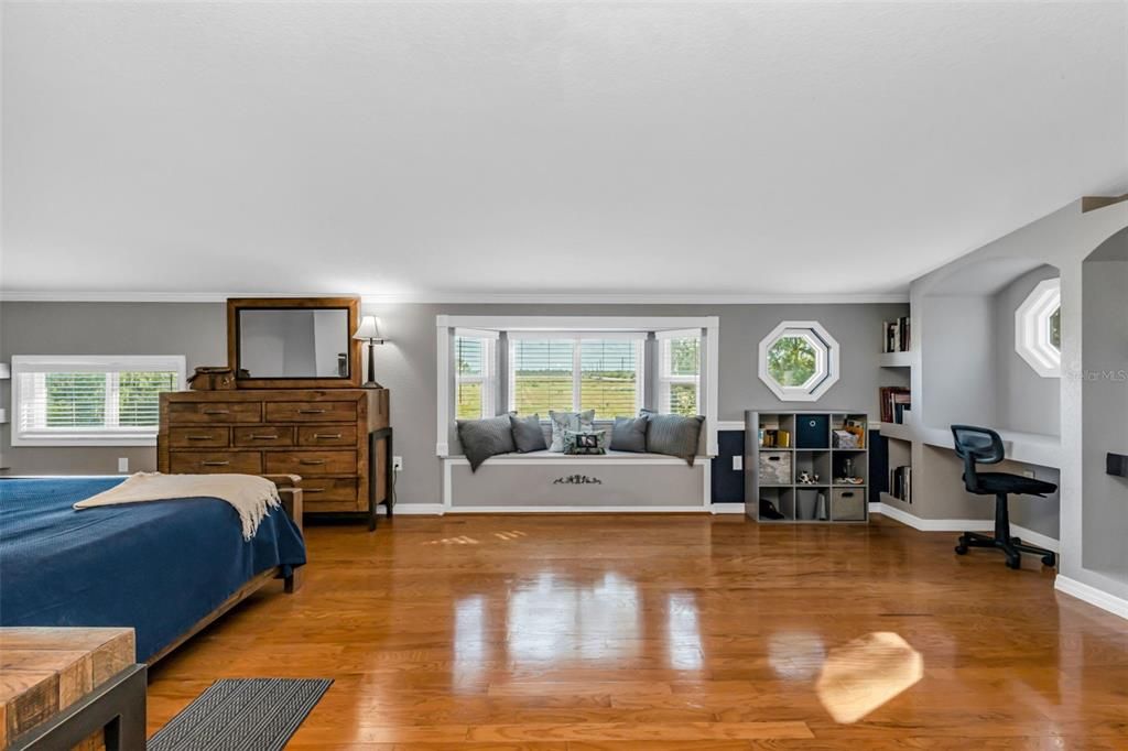 En Venta: $639,000 (3 camas, 2 baños, 2439 Pies cuadrados)