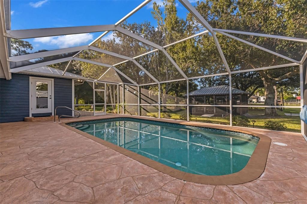 En Venta: $639,000 (3 camas, 2 baños, 2439 Pies cuadrados)