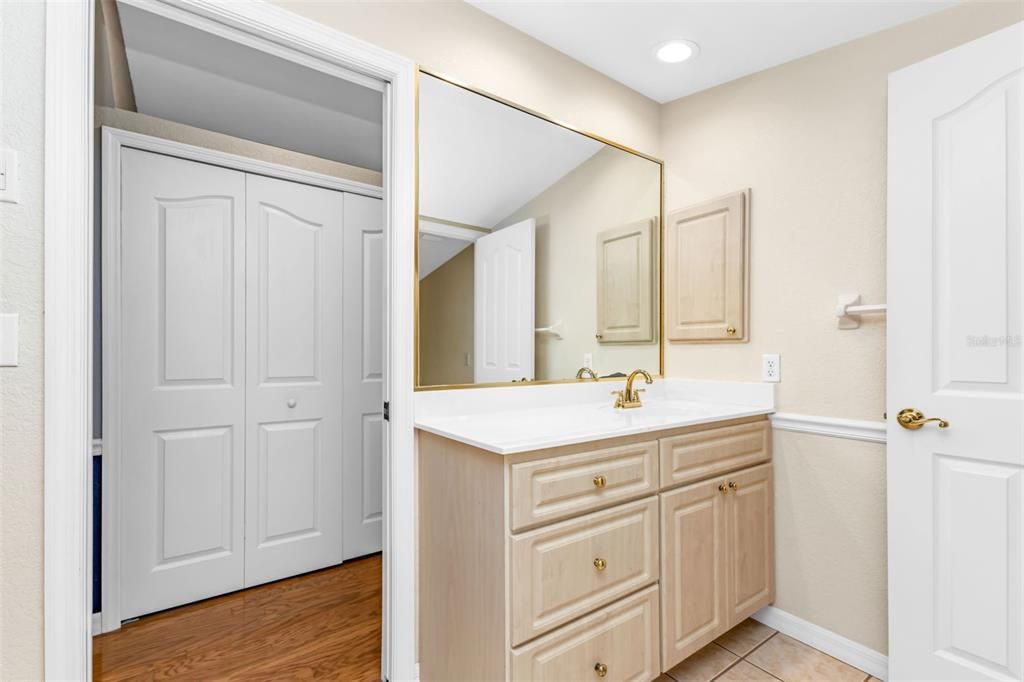 En Venta: $639,000 (3 camas, 2 baños, 2439 Pies cuadrados)