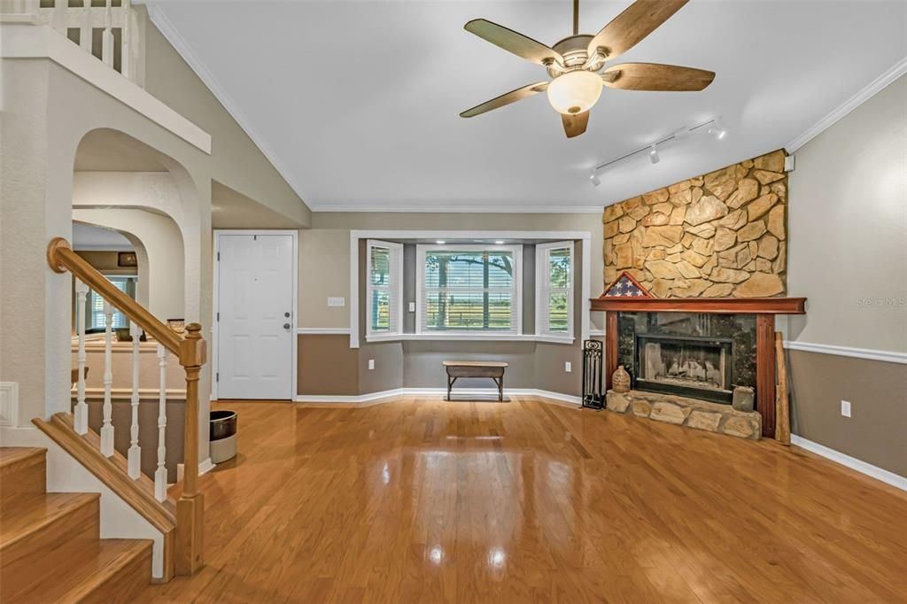 En Venta: $639,000 (3 camas, 2 baños, 2439 Pies cuadrados)