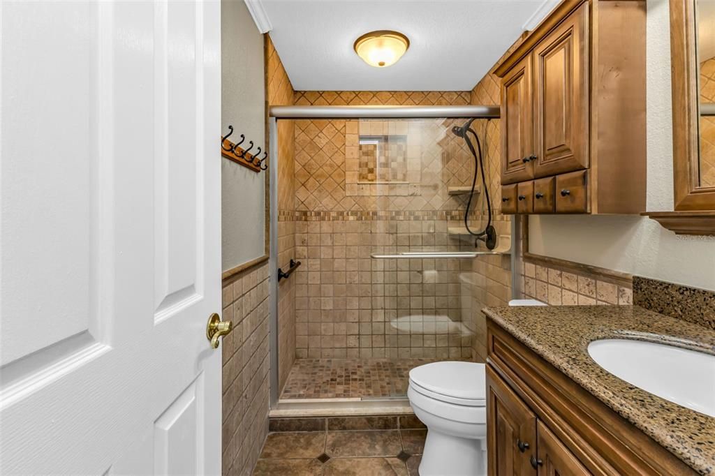 En Venta: $639,000 (3 camas, 2 baños, 2439 Pies cuadrados)