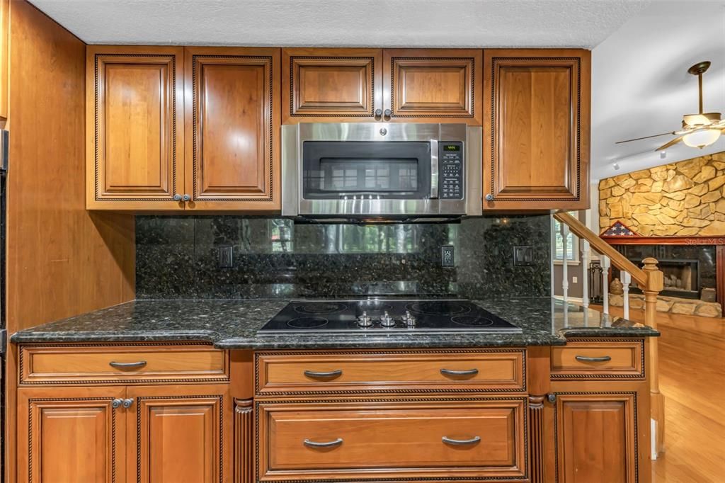 En Venta: $639,000 (3 camas, 2 baños, 2439 Pies cuadrados)