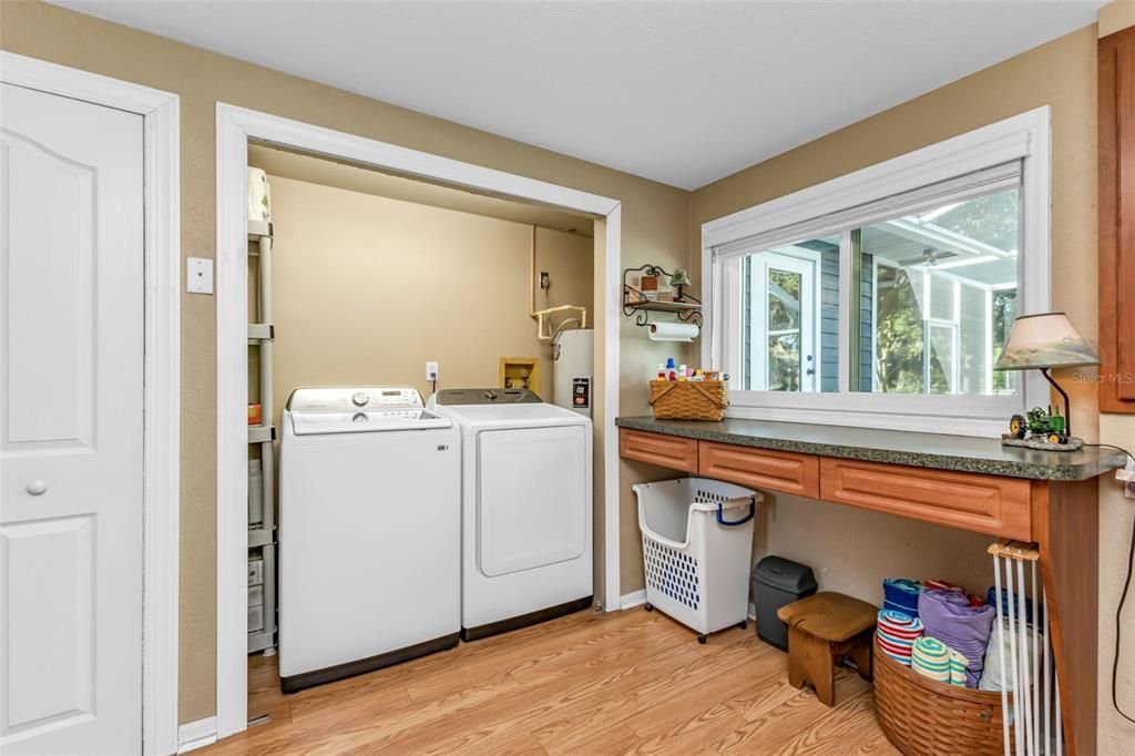 En Venta: $639,000 (3 camas, 2 baños, 2439 Pies cuadrados)