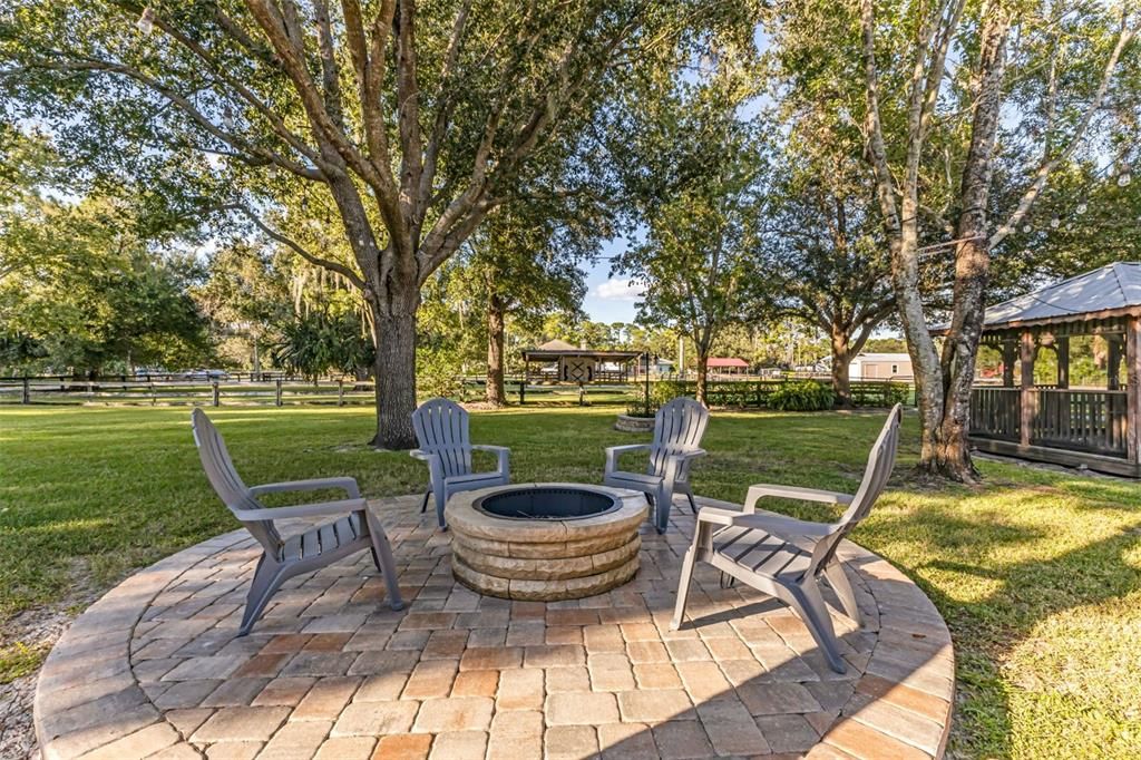 En Venta: $639,000 (3 camas, 2 baños, 2439 Pies cuadrados)