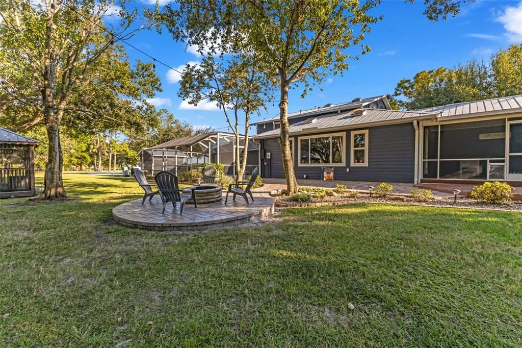 En Venta: $639,000 (3 camas, 2 baños, 2439 Pies cuadrados)