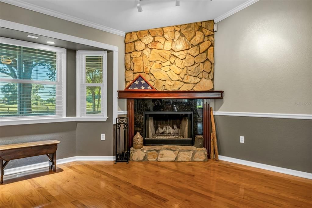 En Venta: $639,000 (3 camas, 2 baños, 2439 Pies cuadrados)