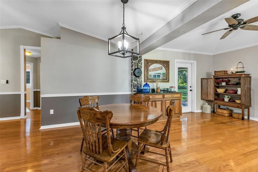 En Venta: $639,000 (3 camas, 2 baños, 2439 Pies cuadrados)