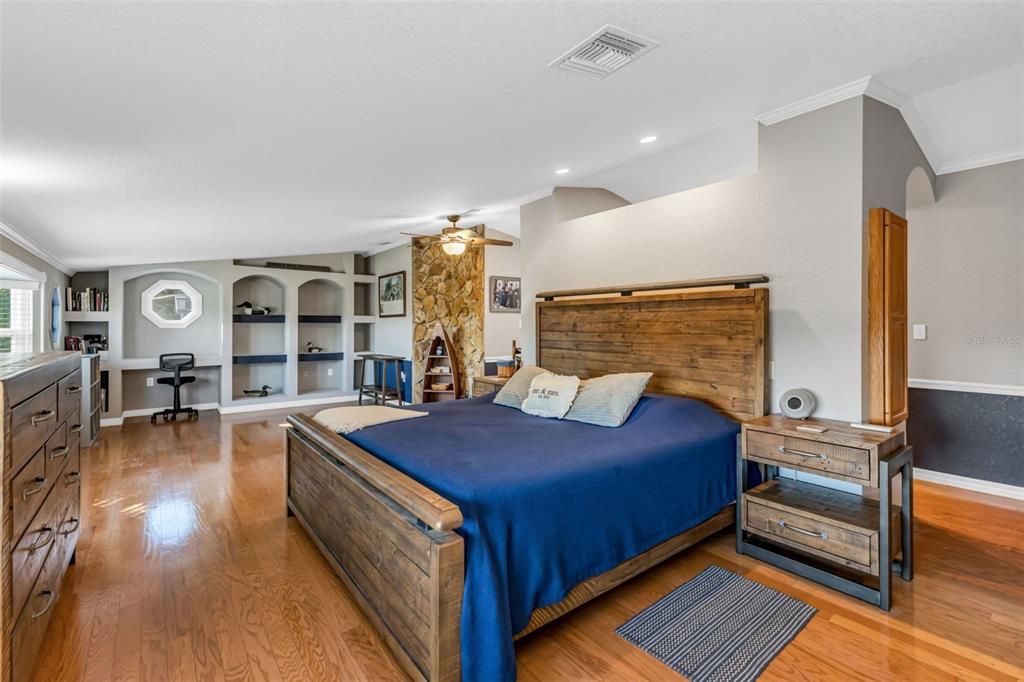 En Venta: $639,000 (3 camas, 2 baños, 2439 Pies cuadrados)