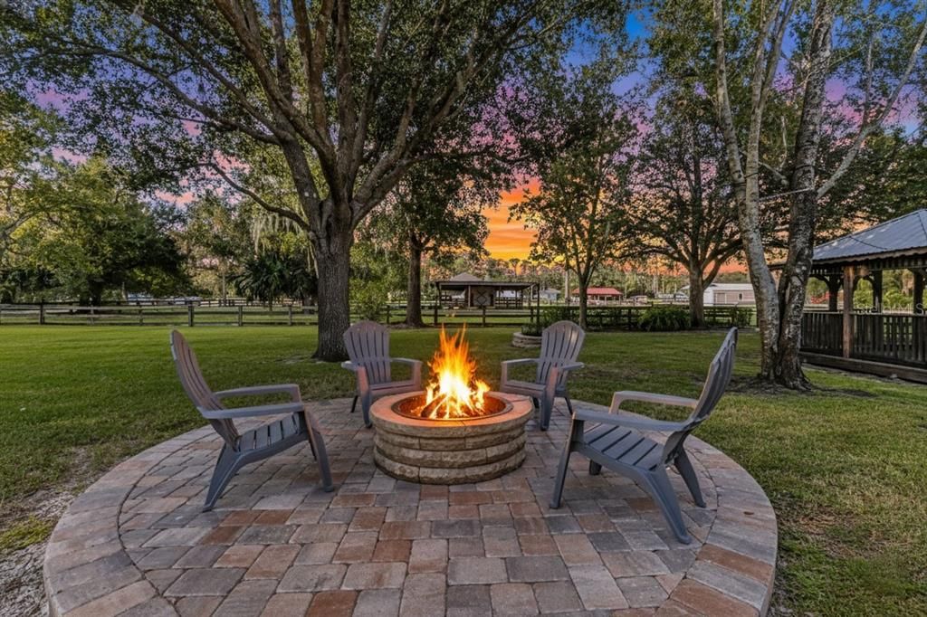 En Venta: $639,000 (3 camas, 2 baños, 2439 Pies cuadrados)