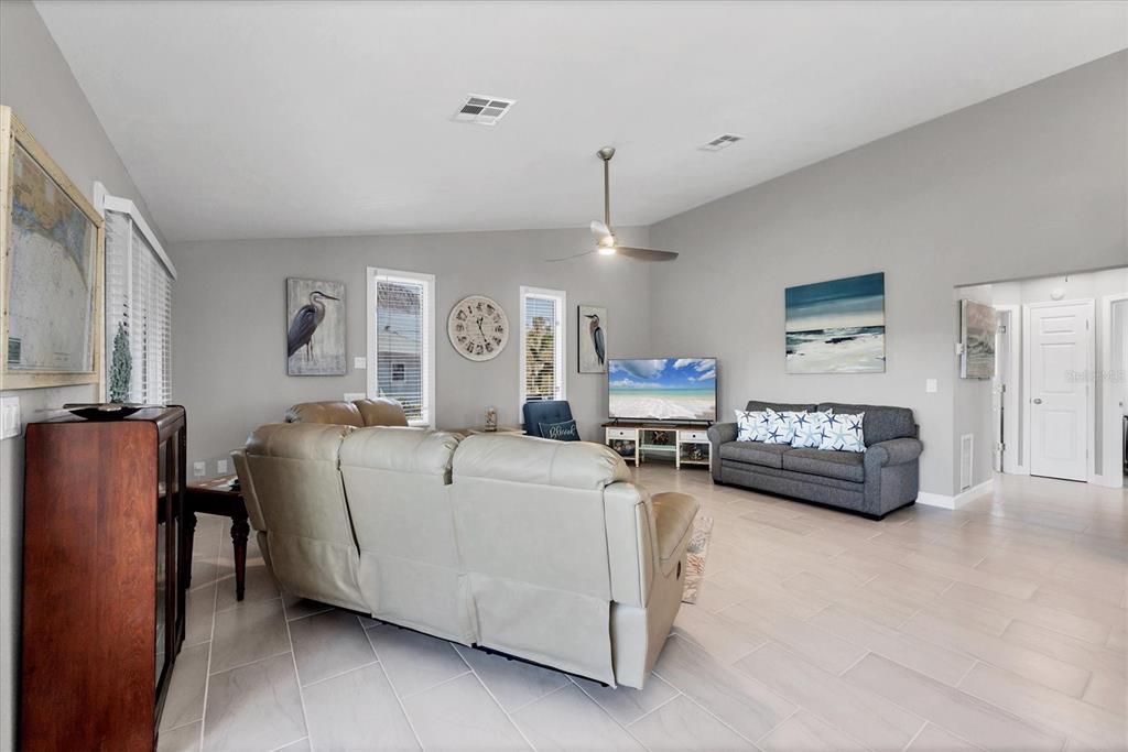 En Venta: $949,900 (2 camas, 2 baños, 1120 Pies cuadrados)