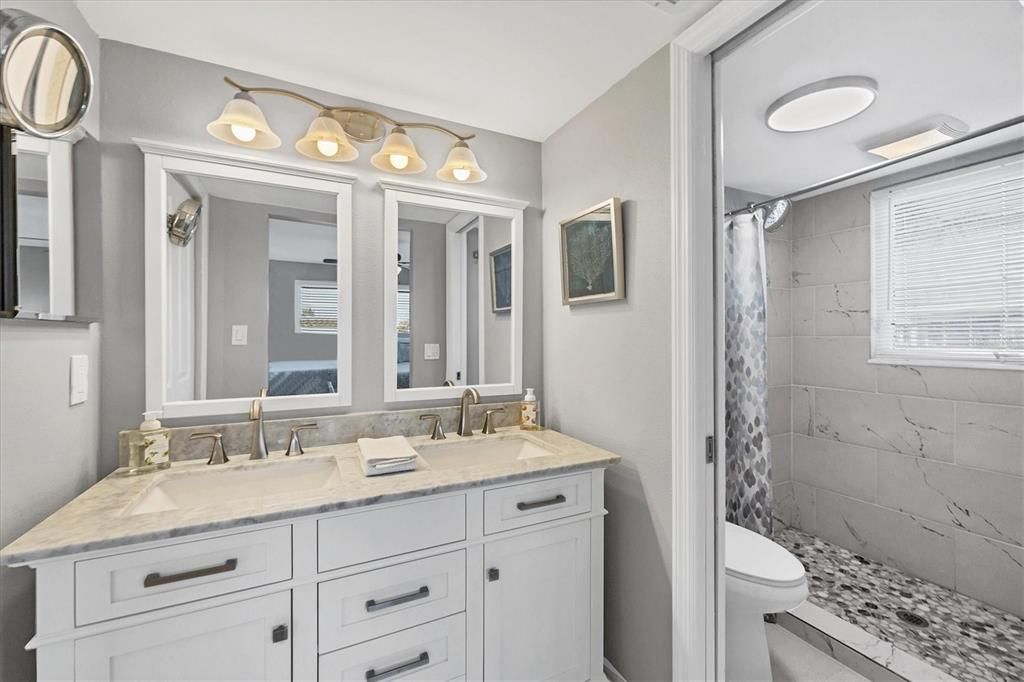 En Venta: $949,900 (2 camas, 2 baños, 1120 Pies cuadrados)