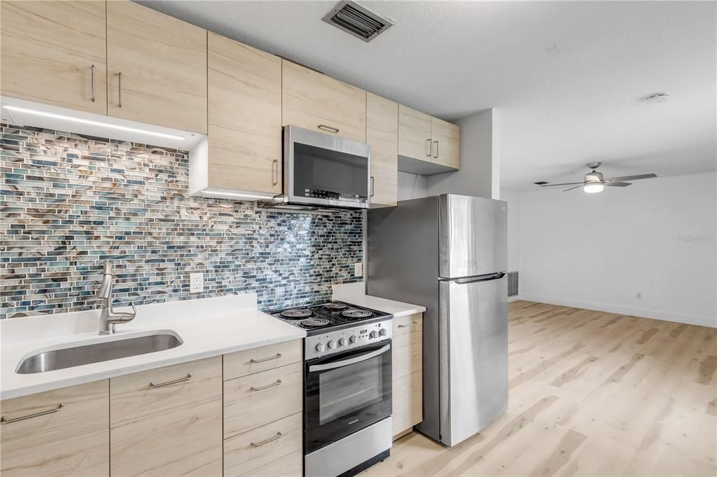 待售: $895,000 (8 贝兹, 0 浴室, 1512 平方英尺)