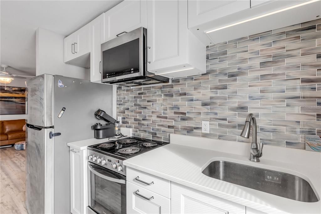 待售: $895,000 (8 贝兹, 0 浴室, 1512 平方英尺)