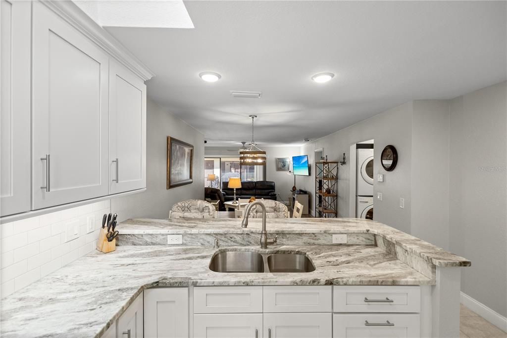 待售: $199,000 (2 贝兹, 2 浴室, 1142 平方英尺)