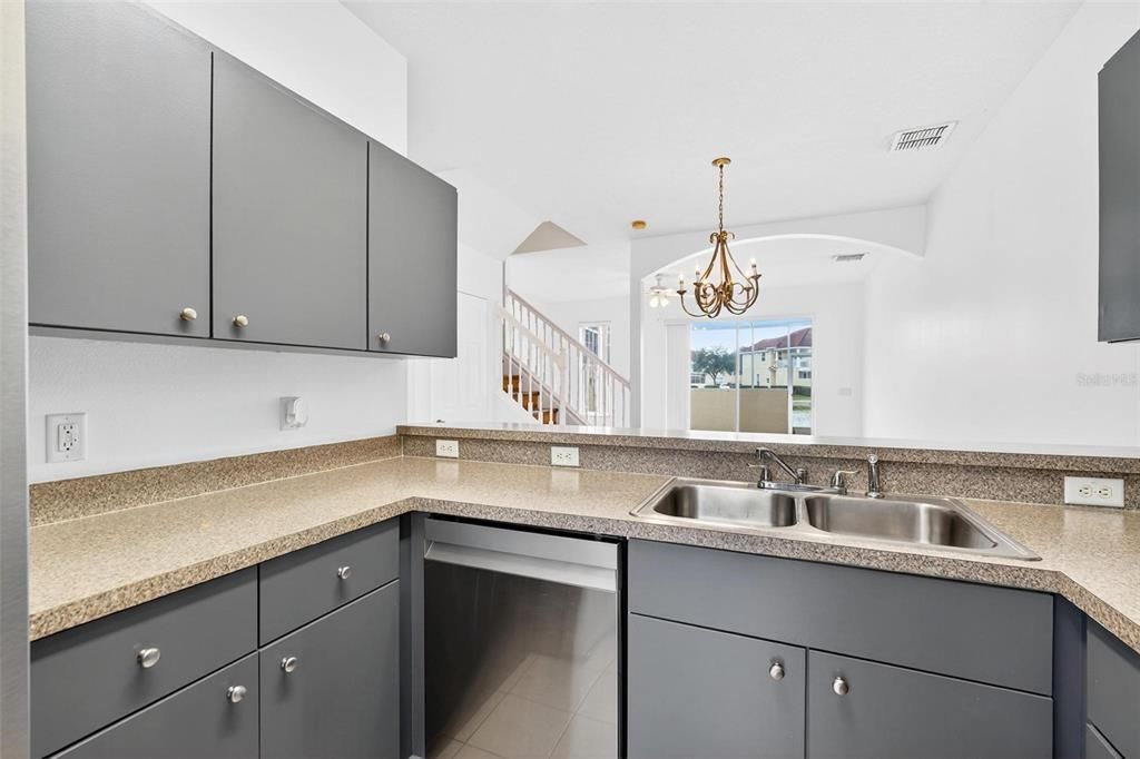 For Sale: $284,900 (3 beds, 2 baths, 1468 Square Feet)