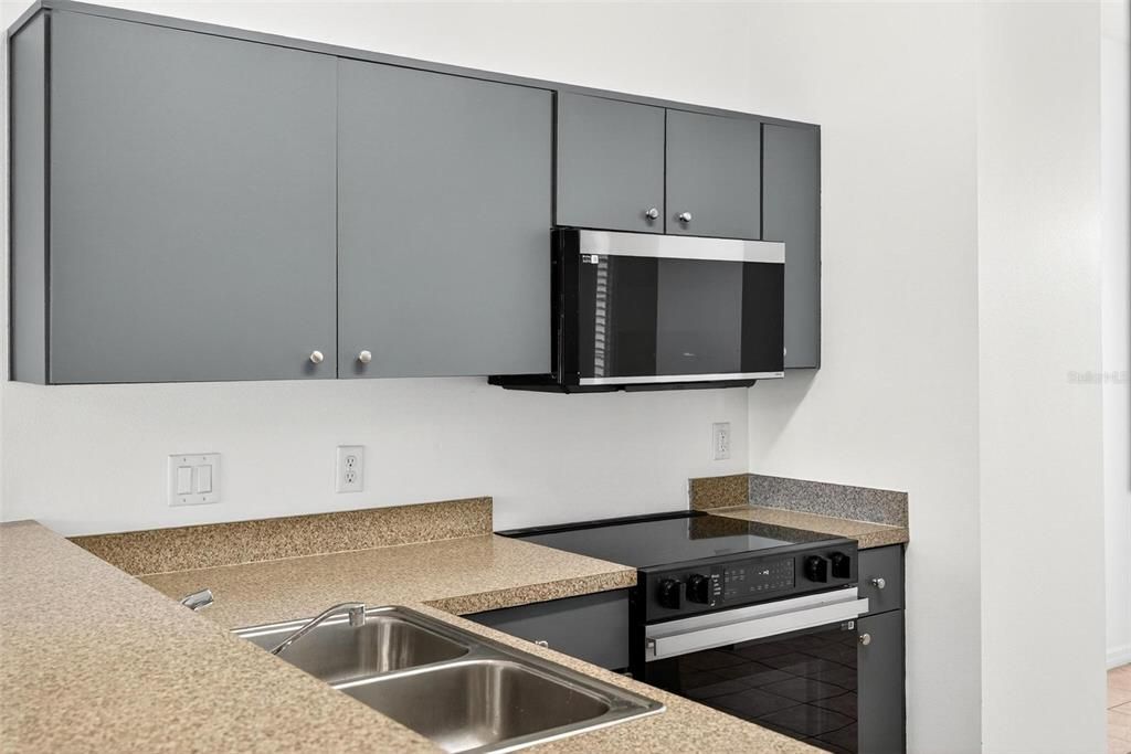 For Sale: $284,900 (3 beds, 2 baths, 1468 Square Feet)