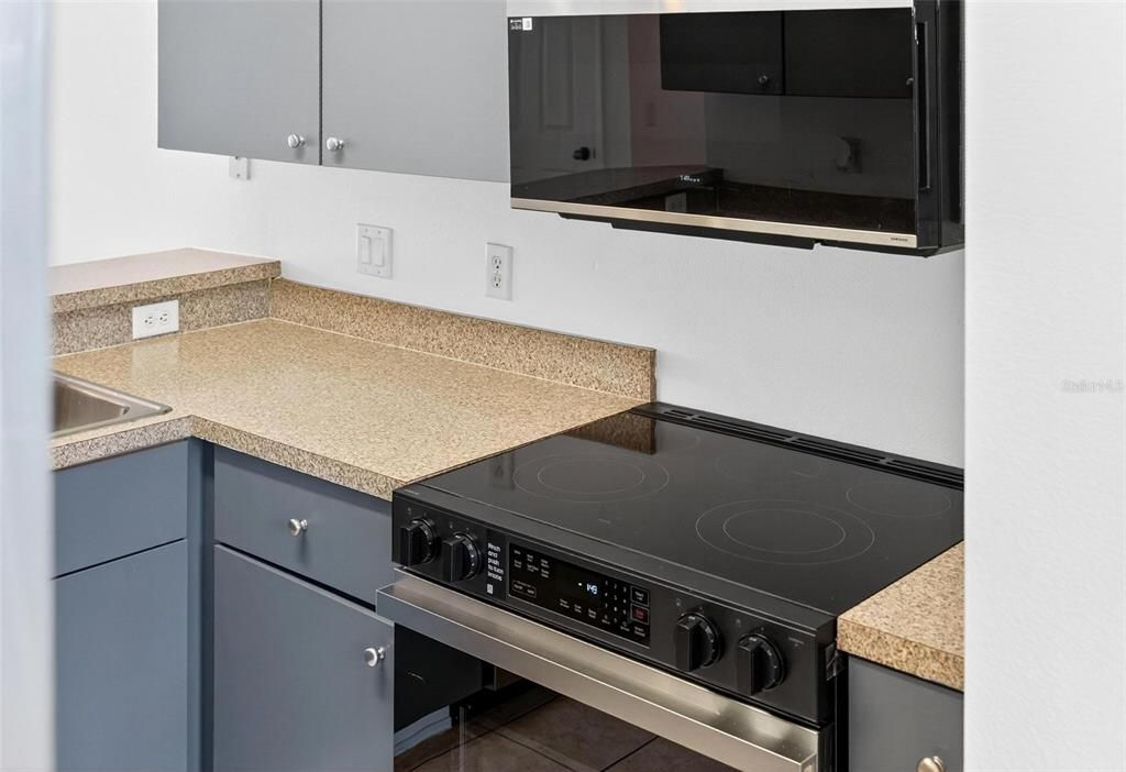 For Sale: $284,900 (3 beds, 2 baths, 1468 Square Feet)