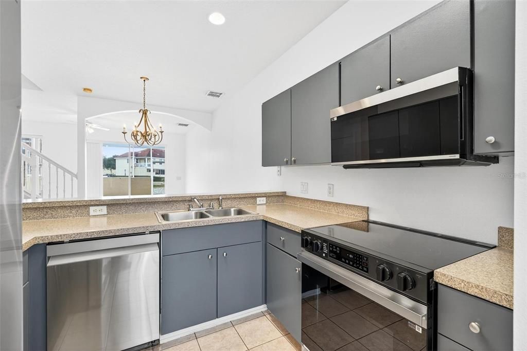 For Sale: $284,900 (3 beds, 2 baths, 1468 Square Feet)