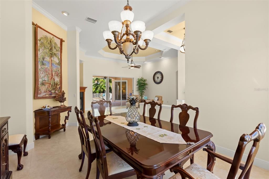 合同活跃: $1,599,000 (4 贝兹, 4 浴室, 3608 平方英尺)