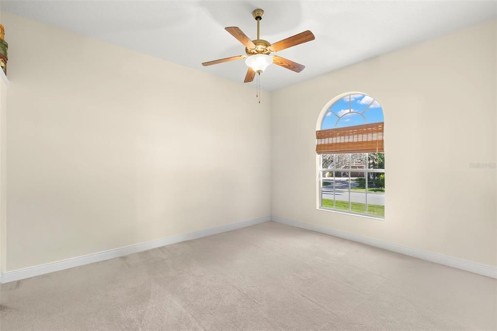 合同活跃: $1,599,000 (4 贝兹, 4 浴室, 3608 平方英尺)