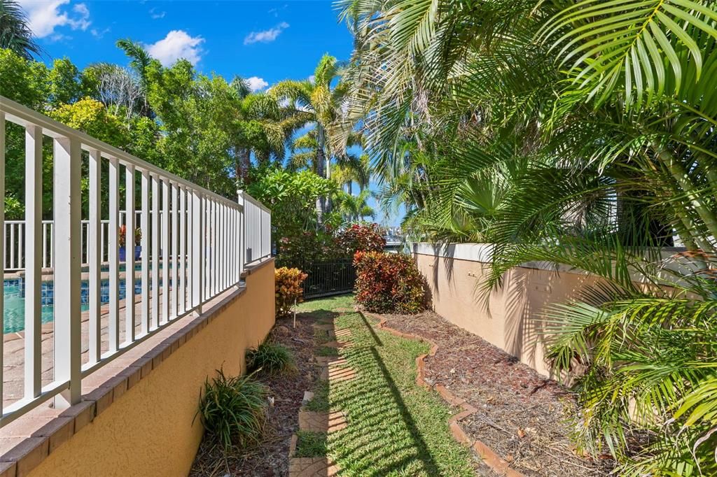 合同活跃: $1,599,000 (4 贝兹, 4 浴室, 3608 平方英尺)