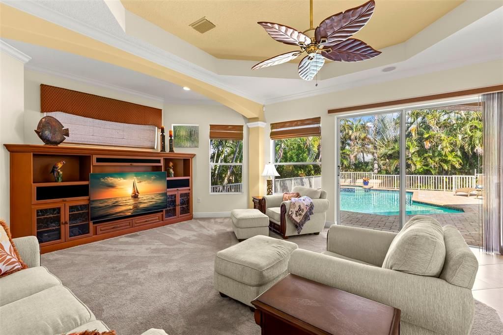 合同活跃: $1,599,000 (4 贝兹, 4 浴室, 3608 平方英尺)