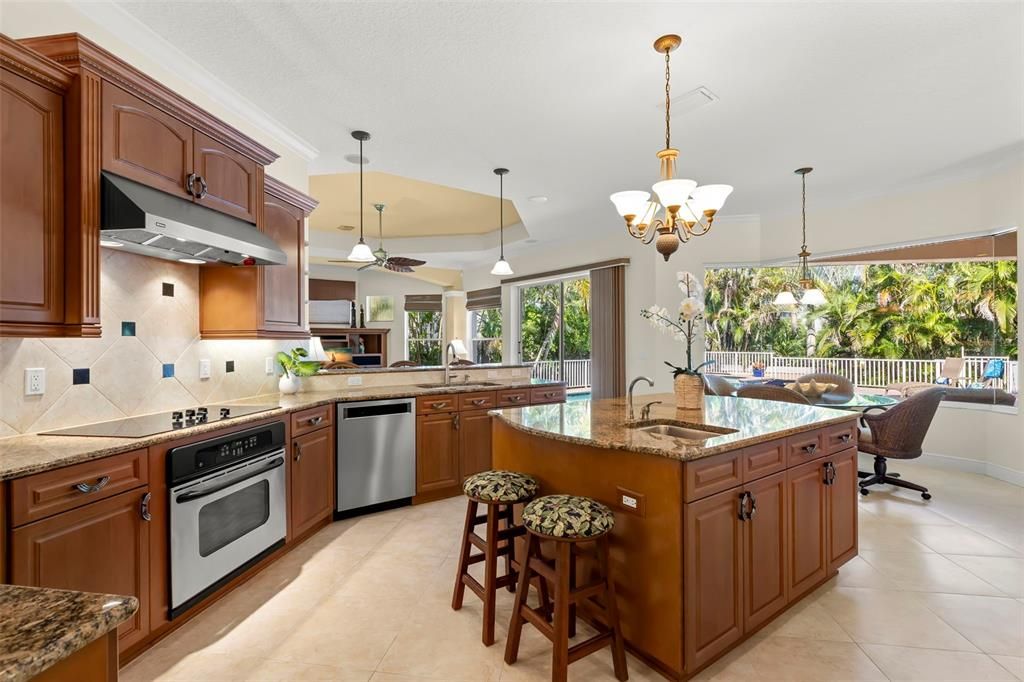 合同活跃: $1,599,000 (4 贝兹, 4 浴室, 3608 平方英尺)