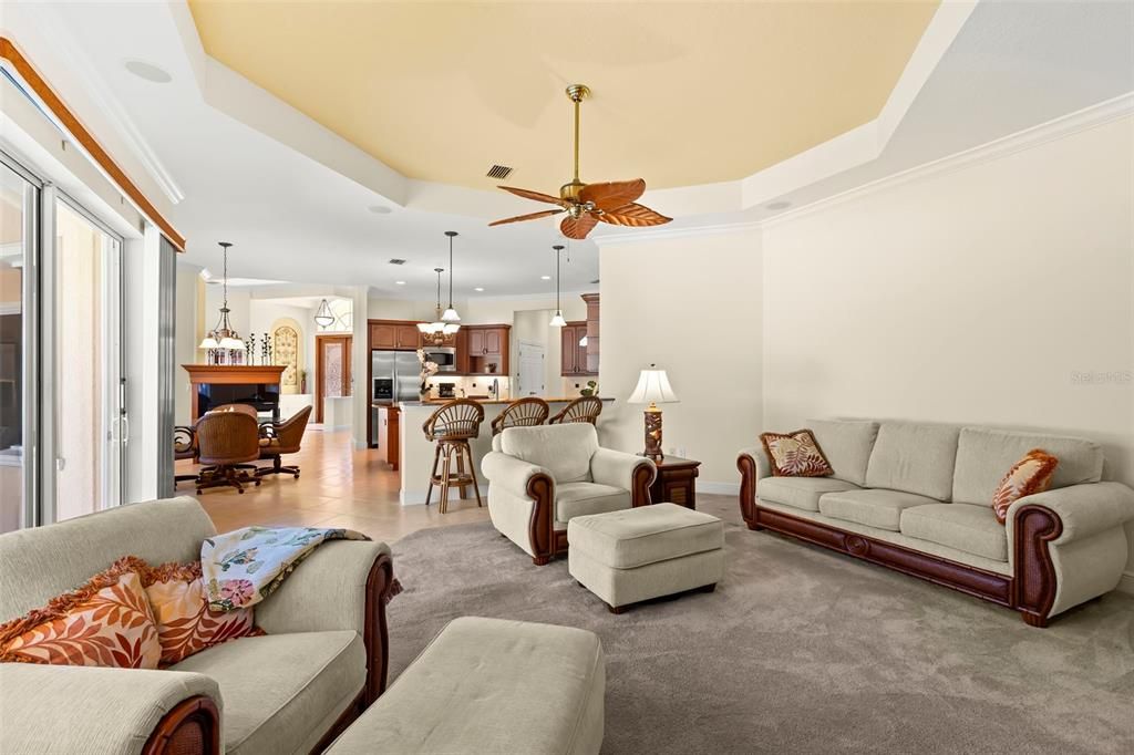 合同活跃: $1,599,000 (4 贝兹, 4 浴室, 3608 平方英尺)