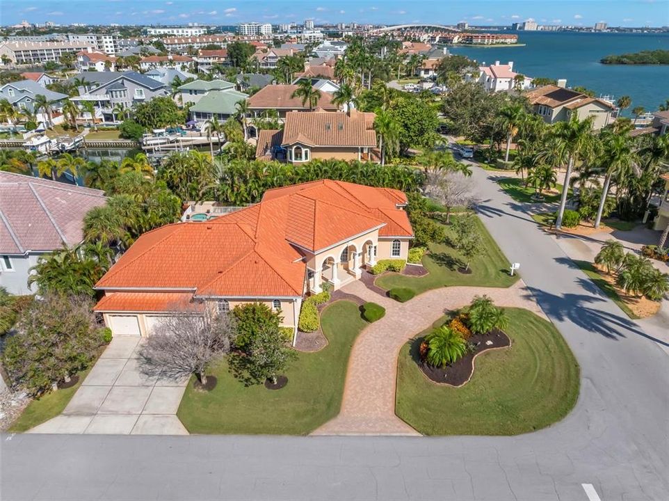 合同活跃: $1,599,000 (4 贝兹, 4 浴室, 3608 平方英尺)