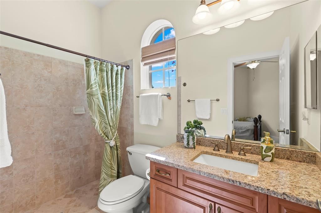 合同活跃: $1,599,000 (4 贝兹, 4 浴室, 3608 平方英尺)