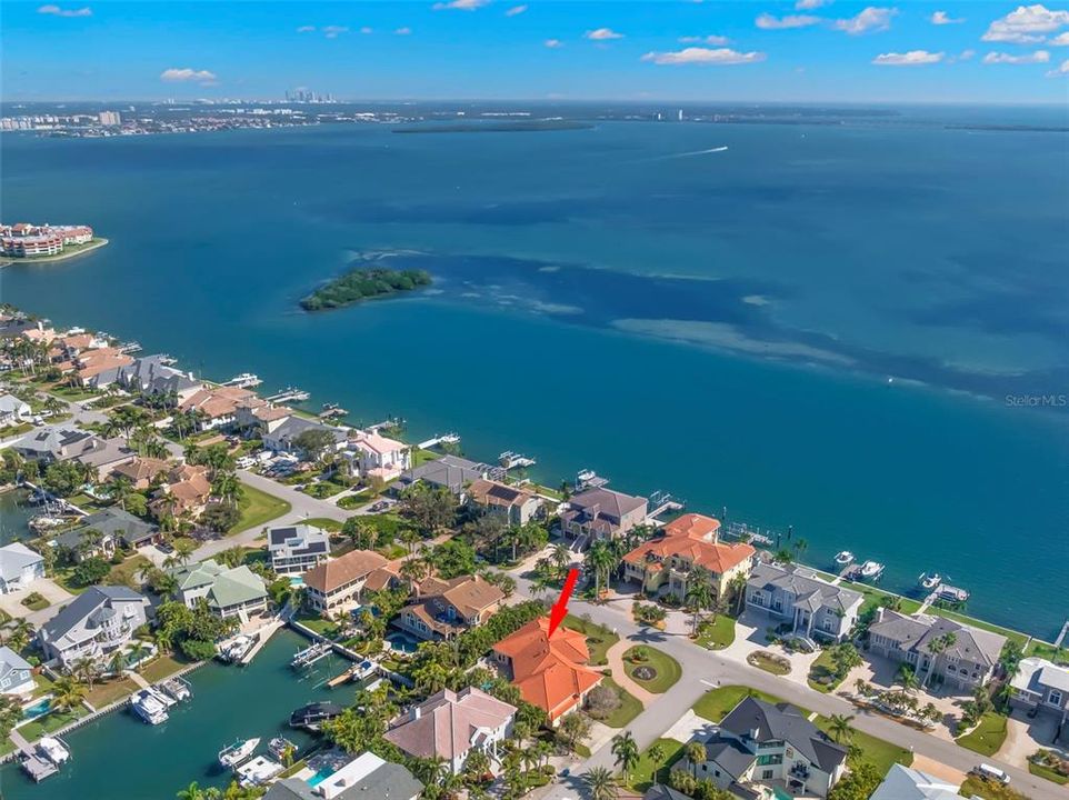 合同活跃: $1,599,000 (4 贝兹, 4 浴室, 3608 平方英尺)