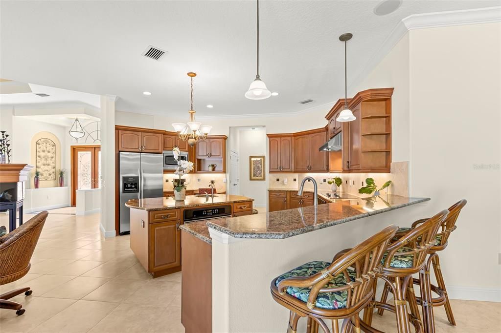 合同活跃: $1,599,000 (4 贝兹, 4 浴室, 3608 平方英尺)