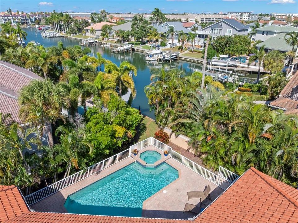 合同活跃: $1,599,000 (4 贝兹, 4 浴室, 3608 平方英尺)